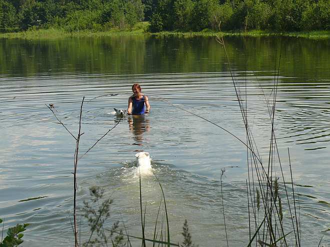 Charis schwimmt mir entgegen in die offenen Hnde